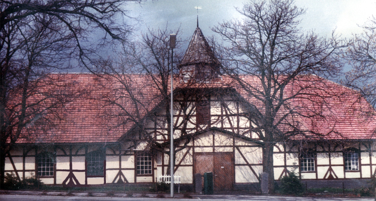 Dieses Foto zeigt die Schützenhalle Mitte der 70ger Jahre. Zu dieser Zeit feierte unsere Schützenbruderschaft bereits in der neuen Gemeindehalle...