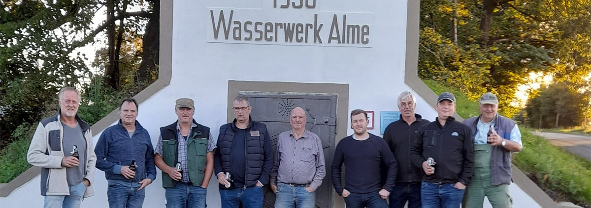 Ludgerusschützen restaurieren das Wasserwerk Alme auf der Peule...